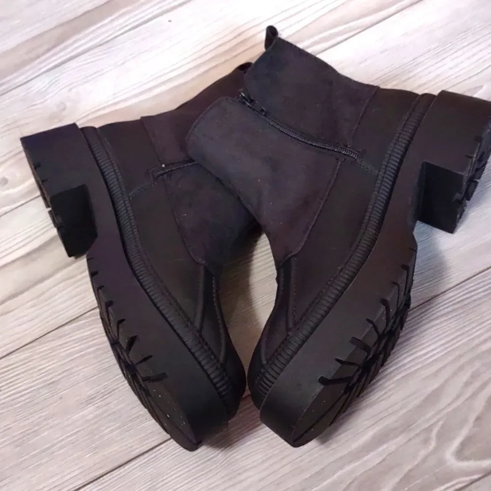 (70-4538)  Universal Thread Ella Boots Size 10